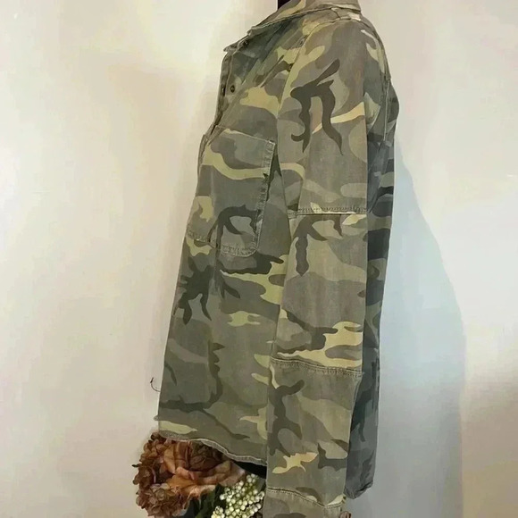 Forever 21 Camo Snap-Up Shirt - Picture 5 of 8